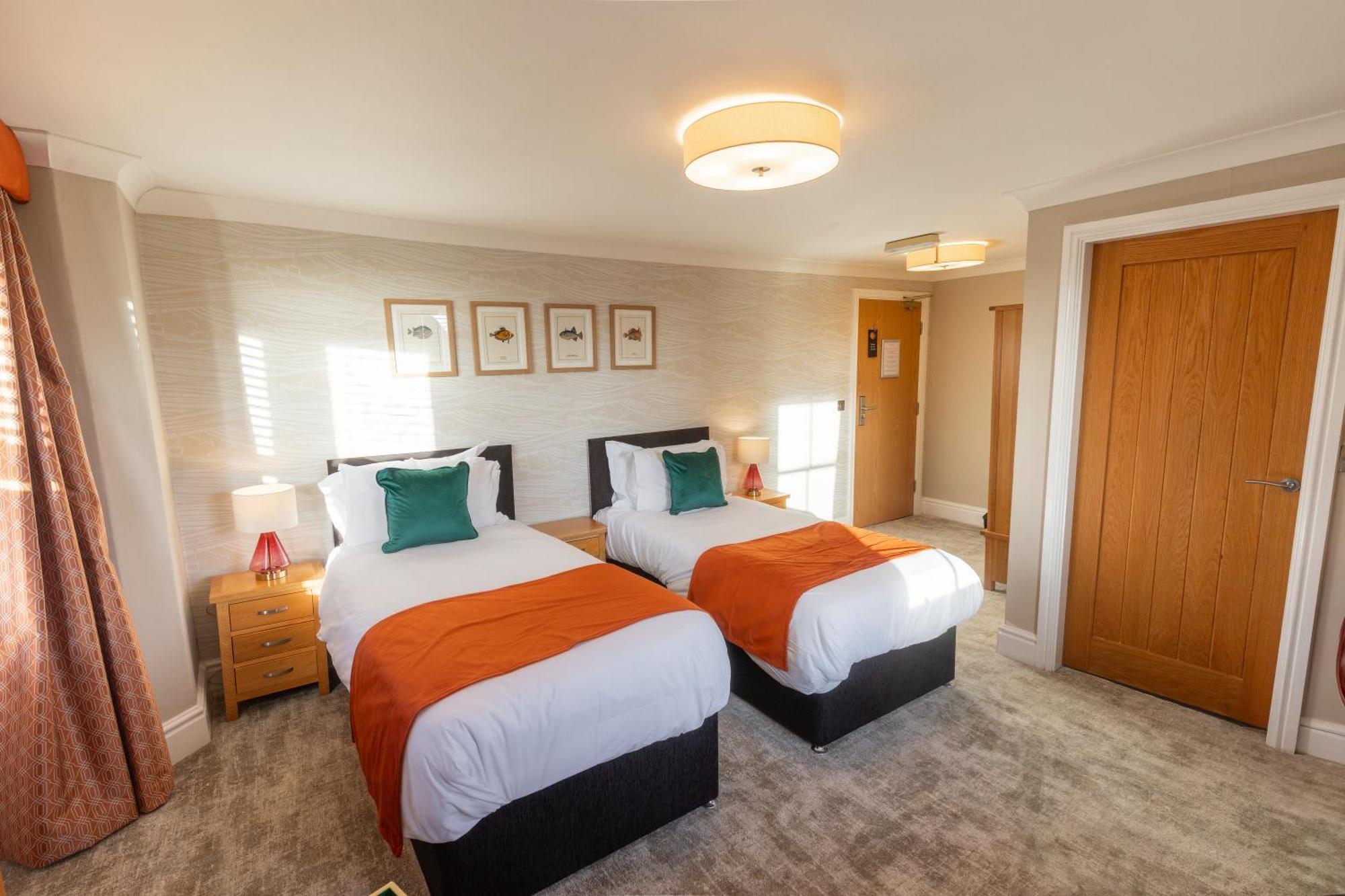 וויטבי The Resolution Hotel מראה חיצוני תמונה